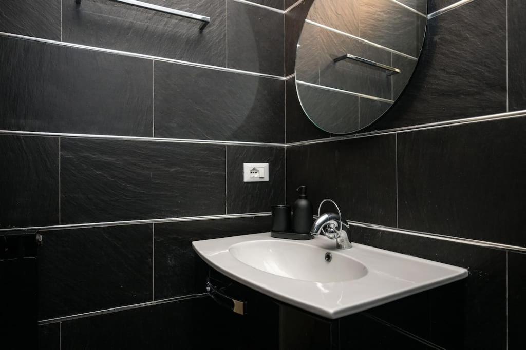 Wonderfull Two Floors Apartment Navigli Milan Bagian luar foto