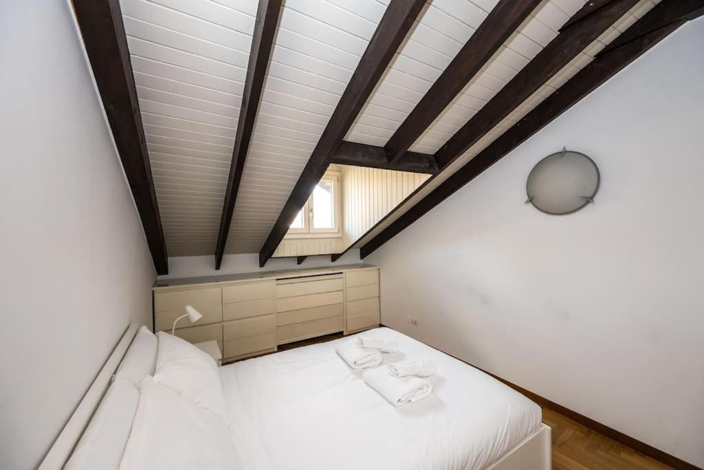 Wonderfull Two Floors Apartment Navigli Milan Bagian luar foto