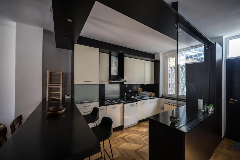 Wonderfull Two Floors Apartment Navigli Milan Bagian luar foto